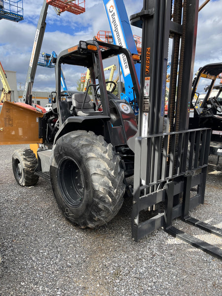 2023 CASE 588H