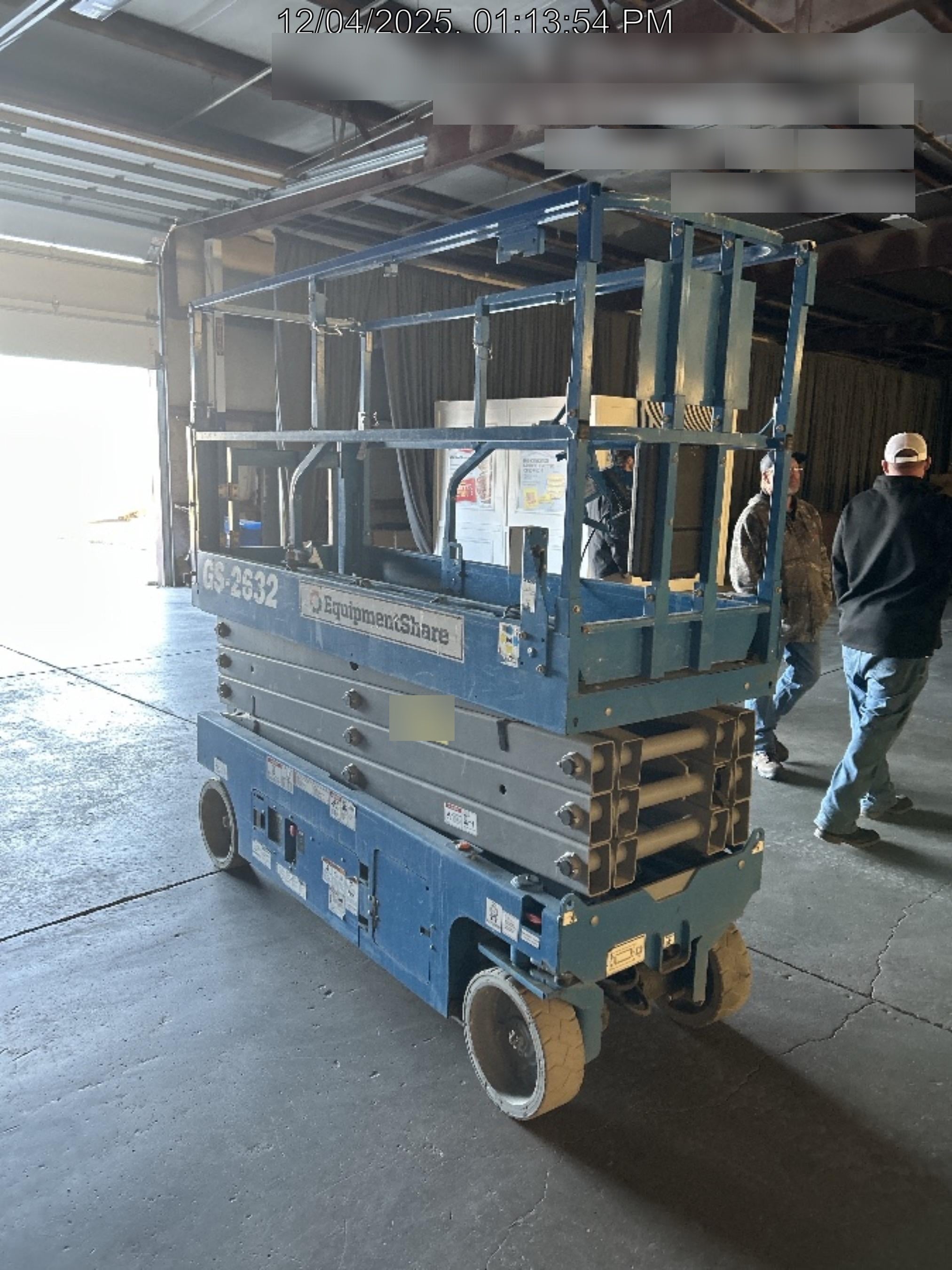 2019 Genie GS-2632 Folding rails with half height swing gate