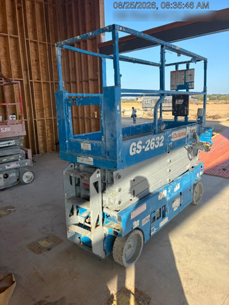 2019 Genie GS-2632 Folding rails with half height swing gate