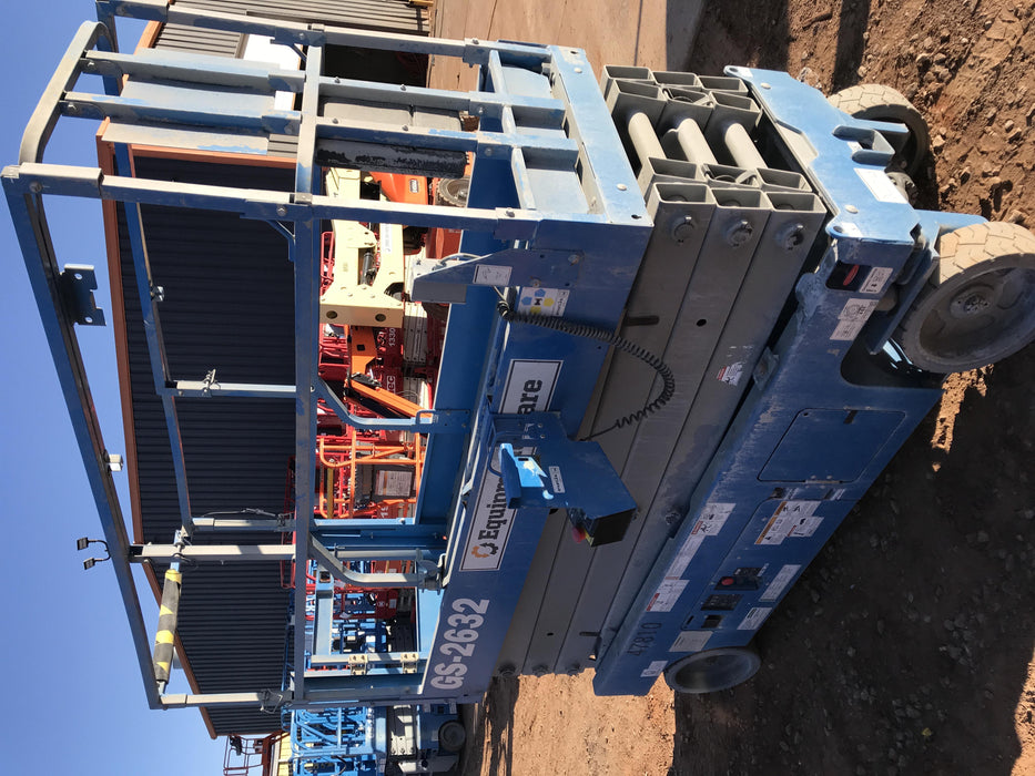 2019 Genie GS-2632 Folding rails with half height swing gate