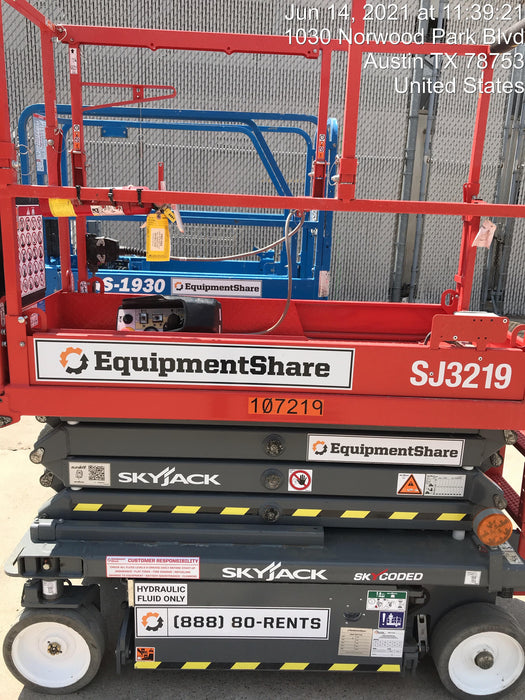 2020 Skyjack SJIII-3219 Solid NM Tires, Half height spring hinged entry gate, Dual Beacons, 800W Inverter