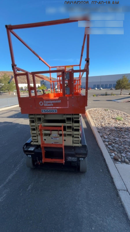 2022 JLG ES3246