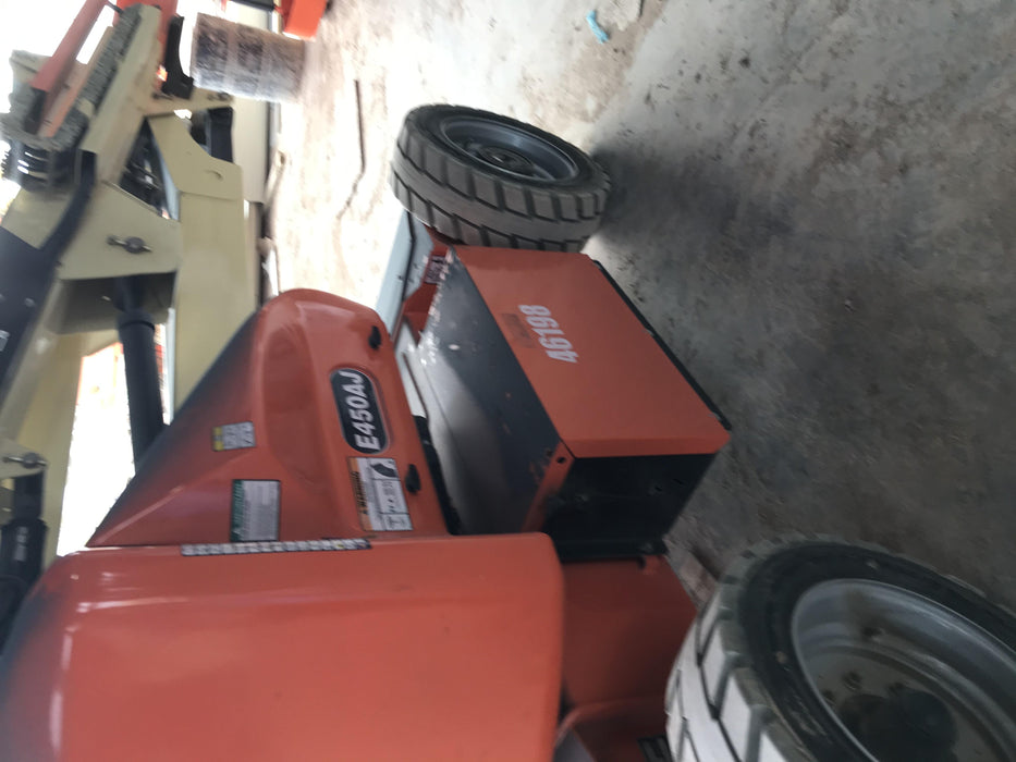 2019 JLG E450AJ