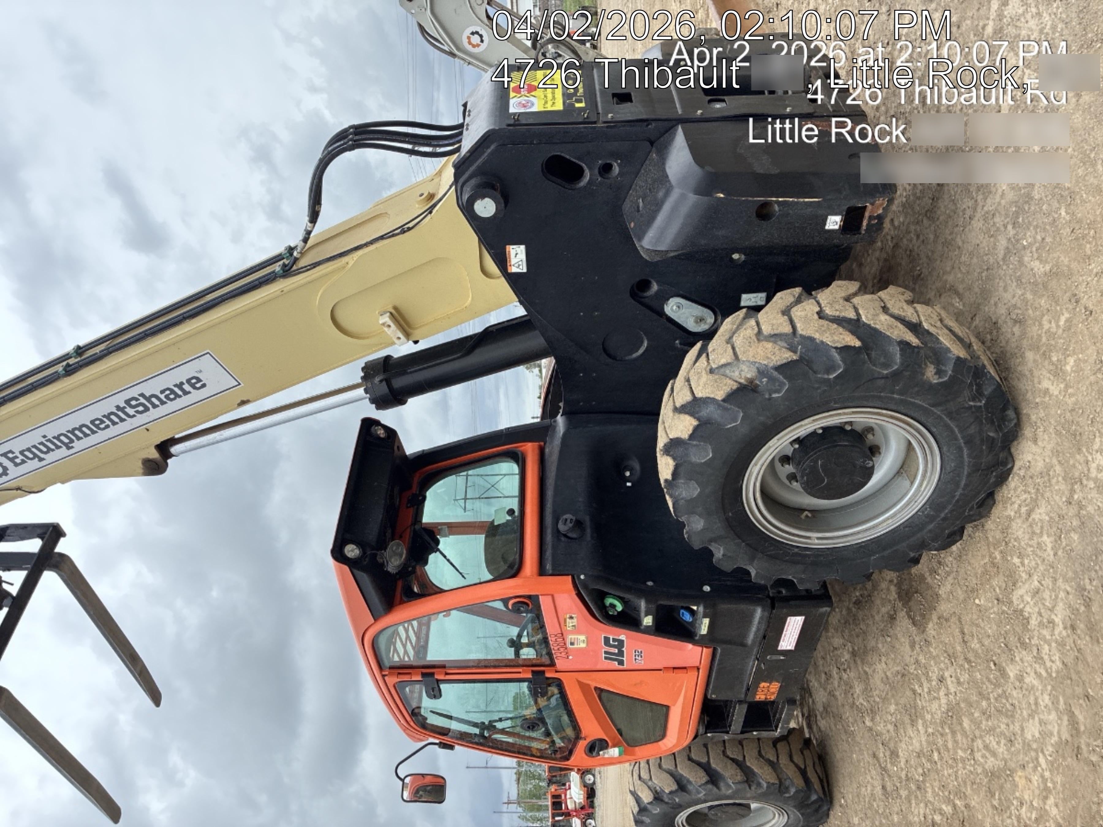 2022 JLG 1732