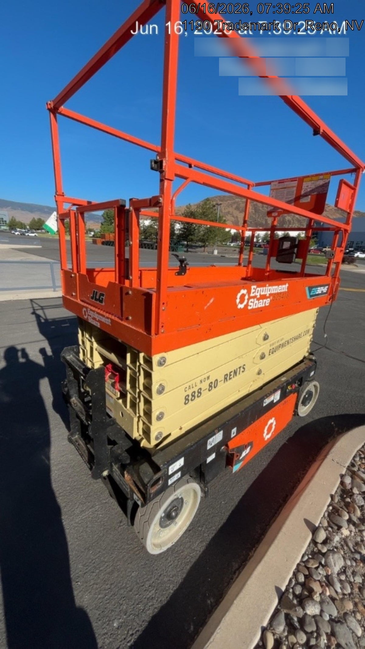 2025 JLG ES3246