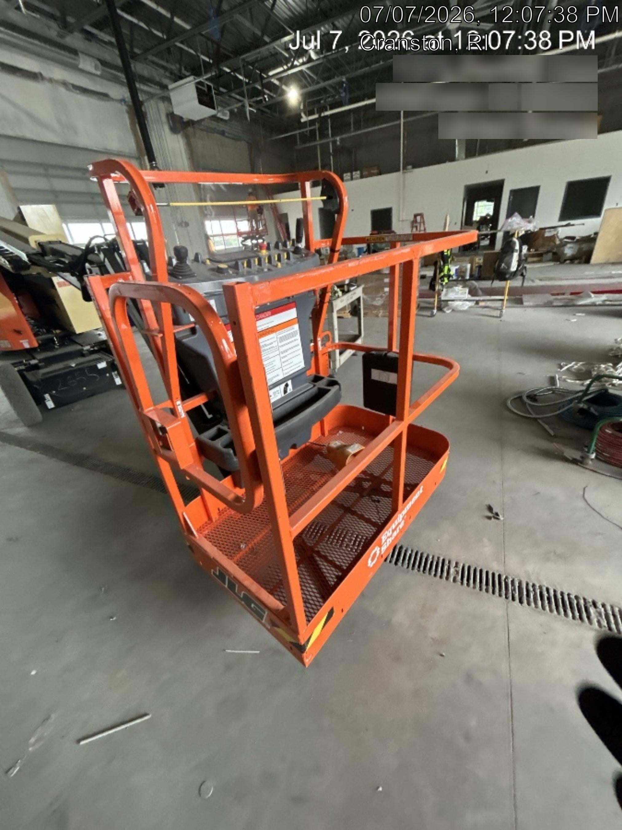2025 JLG E300AJP