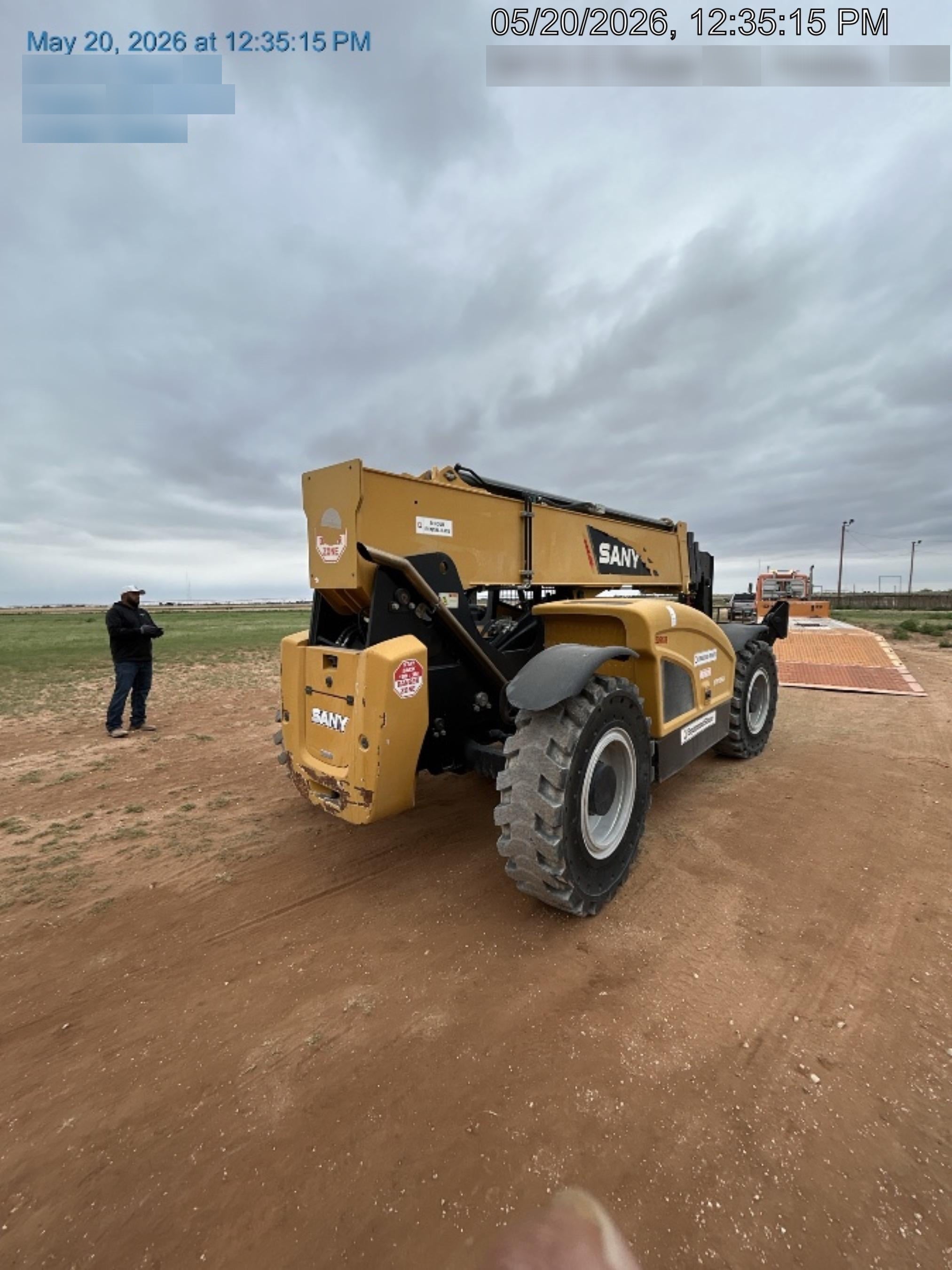2022 SANY STH1056