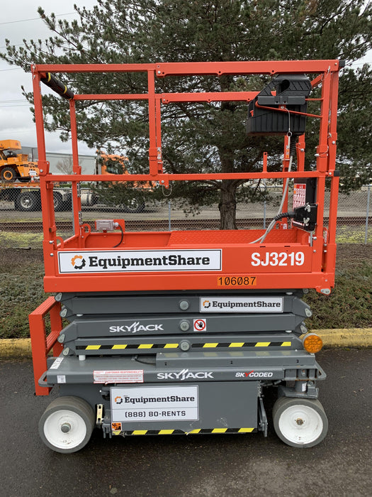 2020 Skyjack SJIII-3219 Solid NM Tires, Half height spring hinged entry gate, Dual Beacons, 800W Inverter