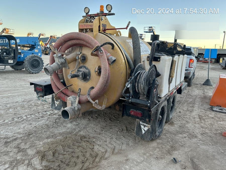 2021 Vac-Tron LP573XDT T4 Koehler Diesel Engine, 500 Gallon Debris Tank, x2 100 Gallon Water Tanks