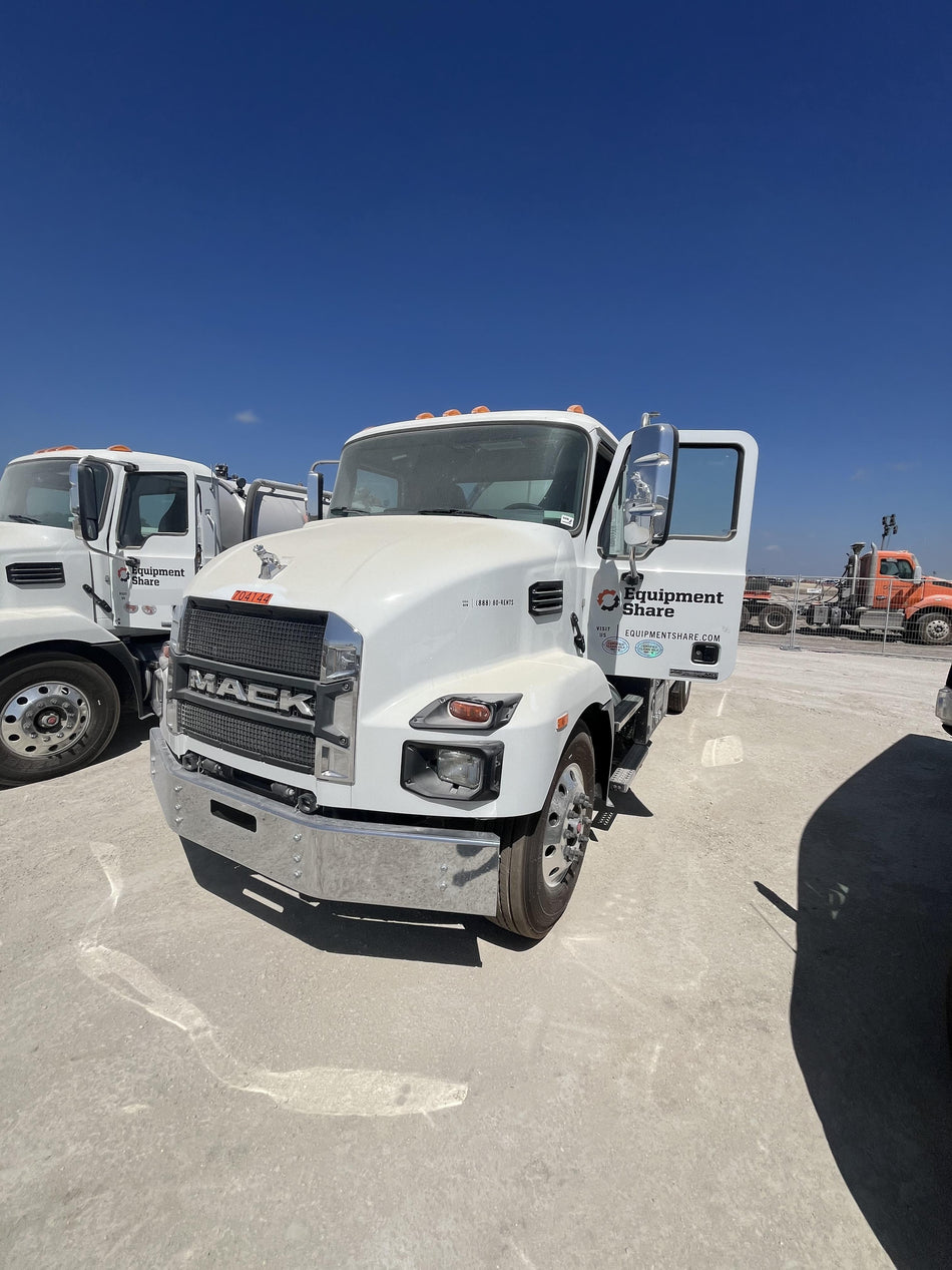 2027 MACK MD642 Sanitation Truck