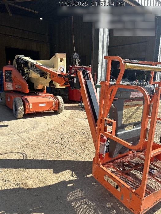 2019 JLG E400AJPN