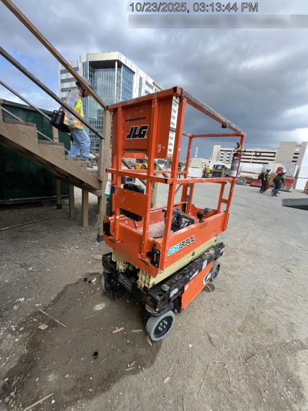 2021 JLG ES1330L