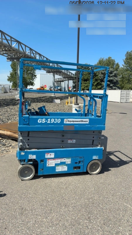 2020 Genie GS-1930 Solid Non Marking Tires, Beacon, Folding rails with half height swing gate, 800W Inverter