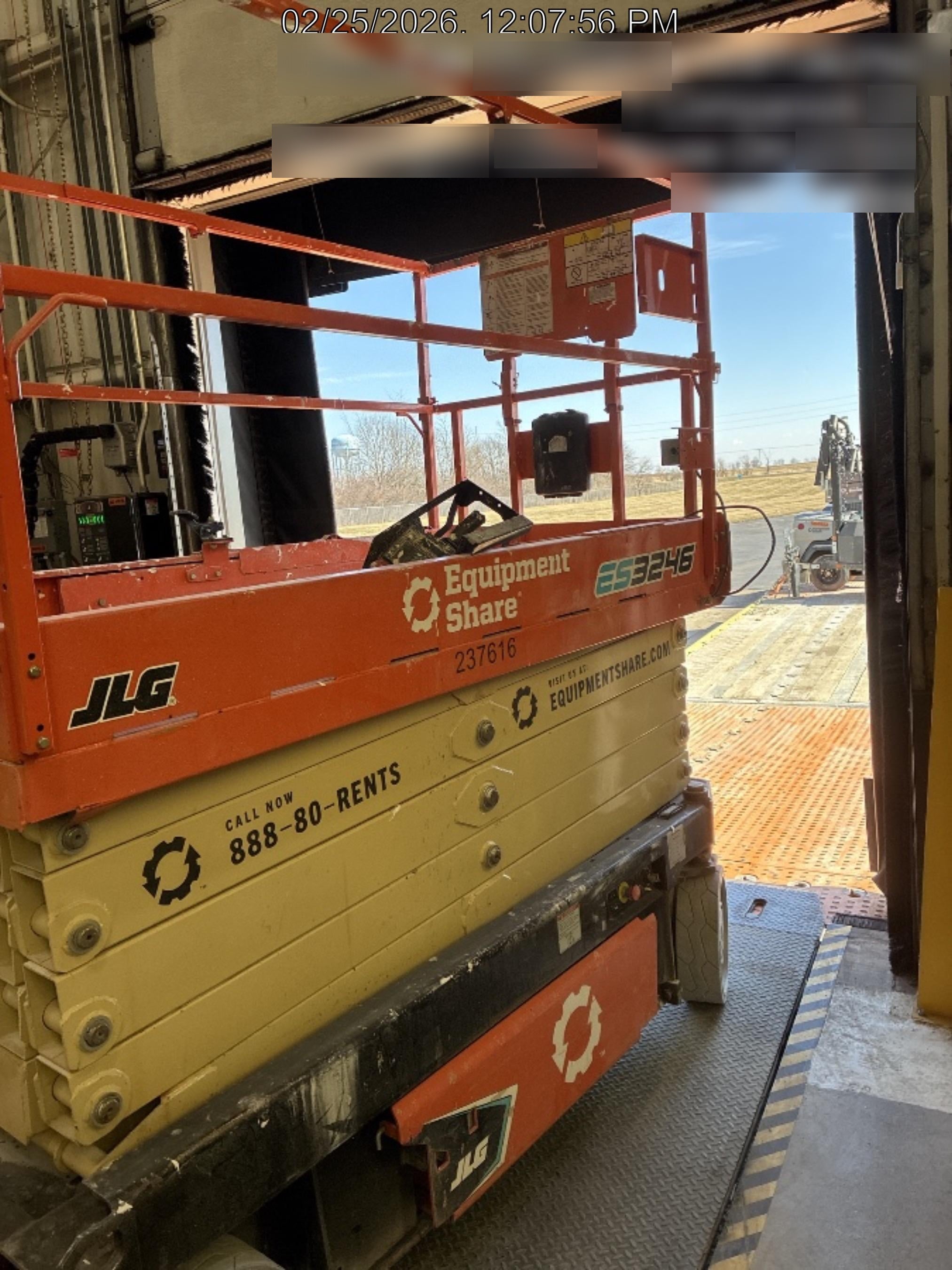 2022 JLG ES3246
