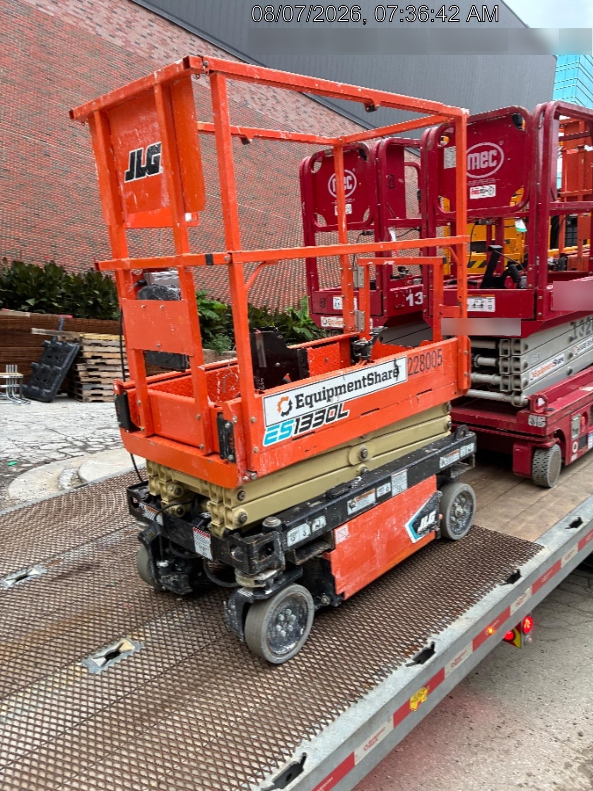 2022 JLG ES1330L