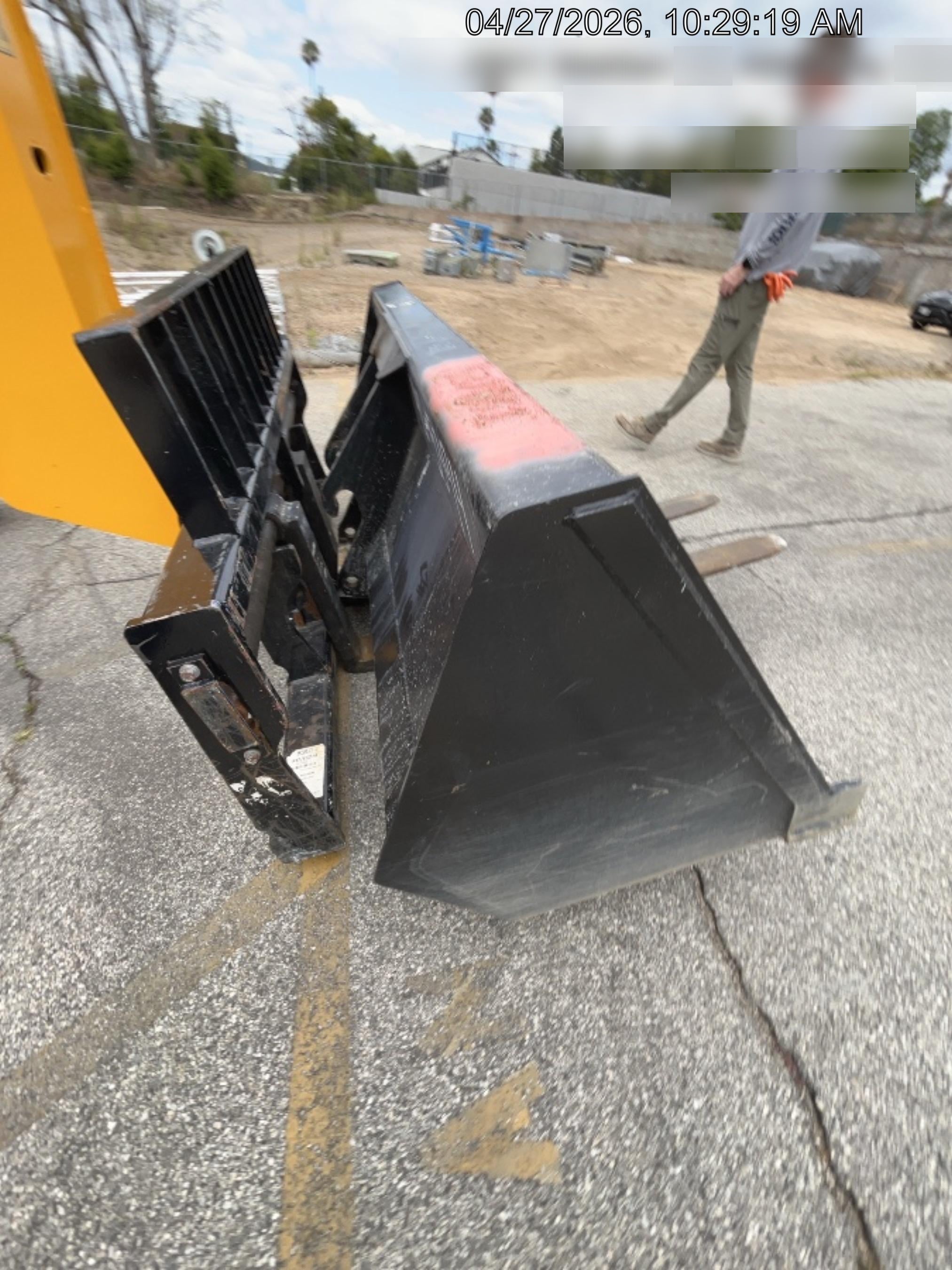 2025 JLG 1001100823