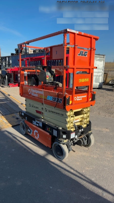 2024 JLG ES1932