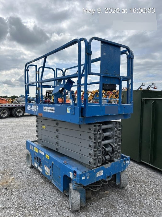 2019 Genie GS-4047 Folding rails with half height swing gate