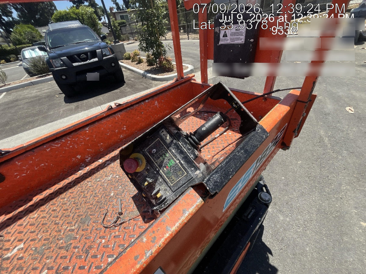 2022 JLG ES1932