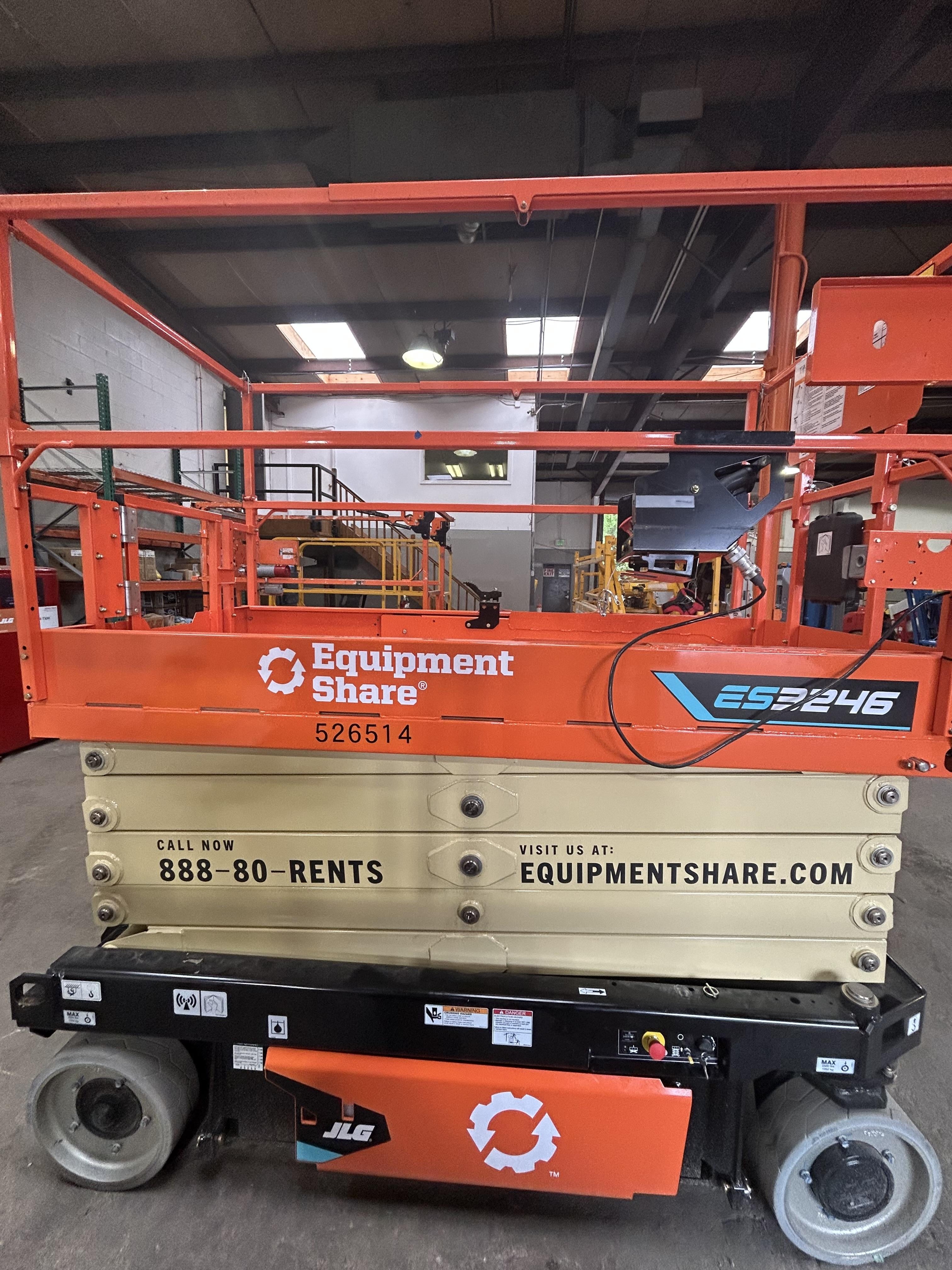 2025 JLG ES3246