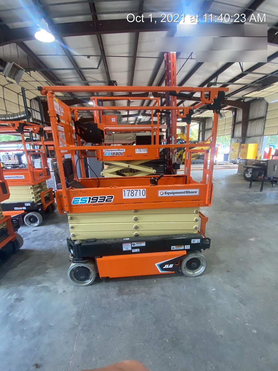 2021 JLG ES1932