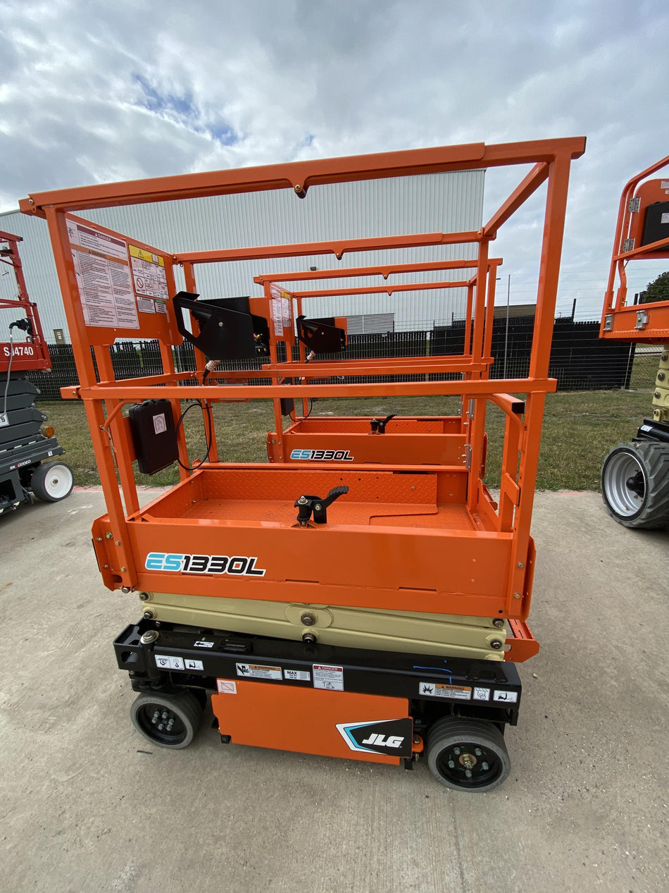 2021 JLG ES1330L