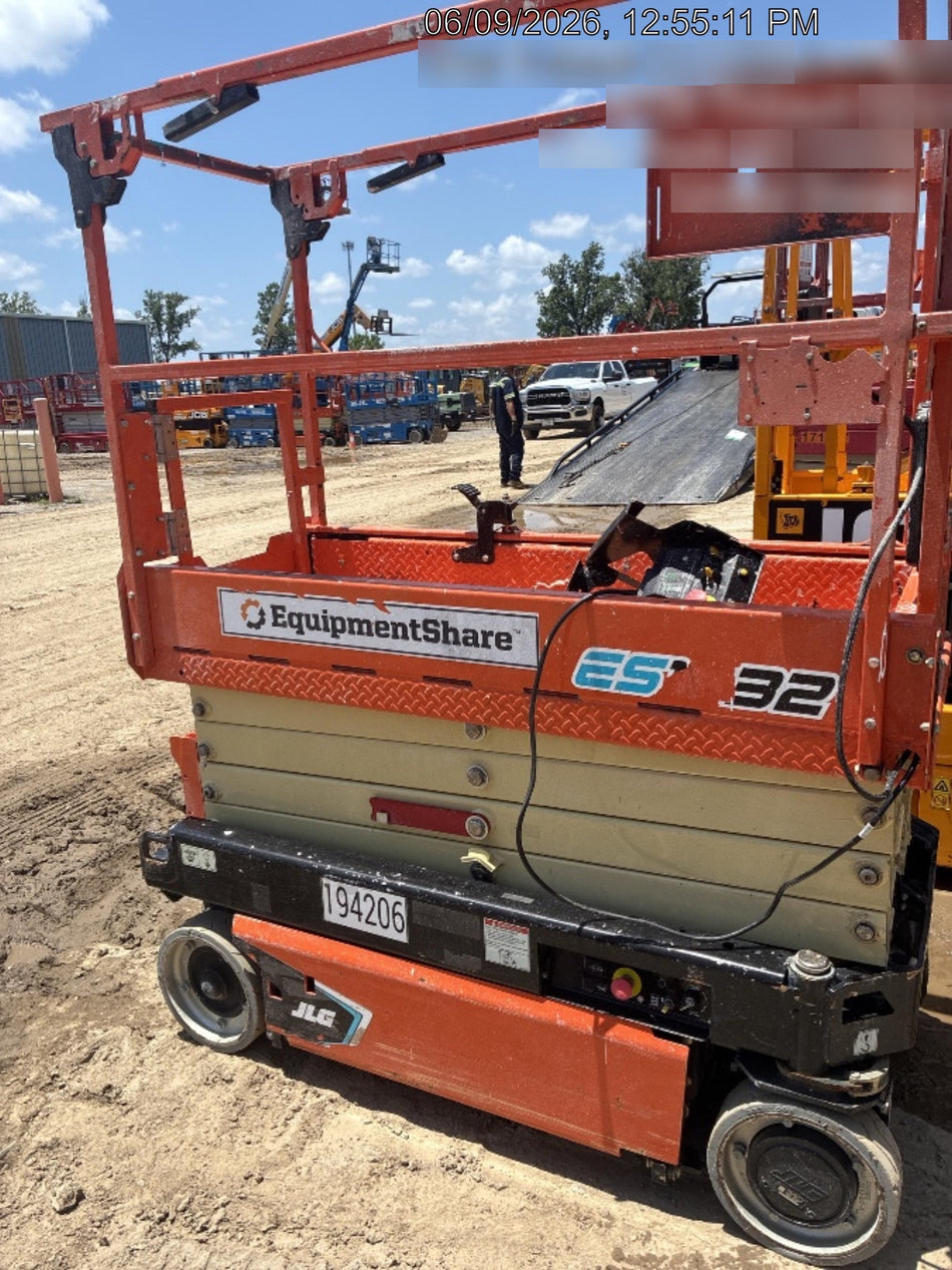 2021 JLG ES1932