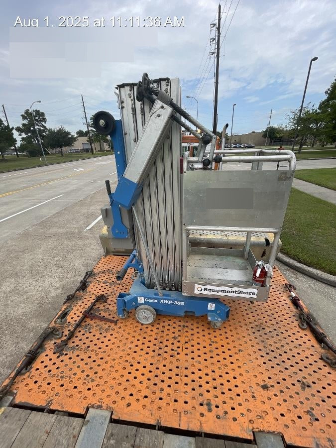 2019 GENIE AWP-30S