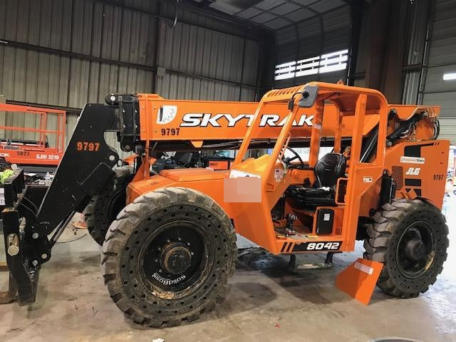 2018 SKYTRAK 8042