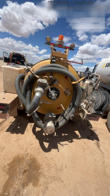 2021 Vac-Tron LP573XDT T4 Koehler Diesel Engine, 500 Gallon Debris Tank, x2 100 Gallon Water Tanks