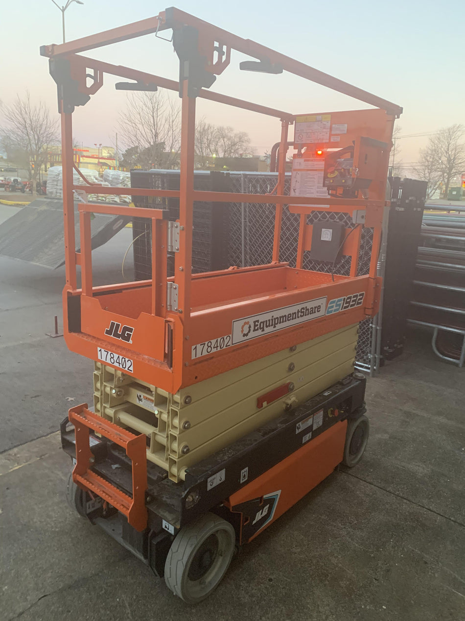 2021 JLG ES1932