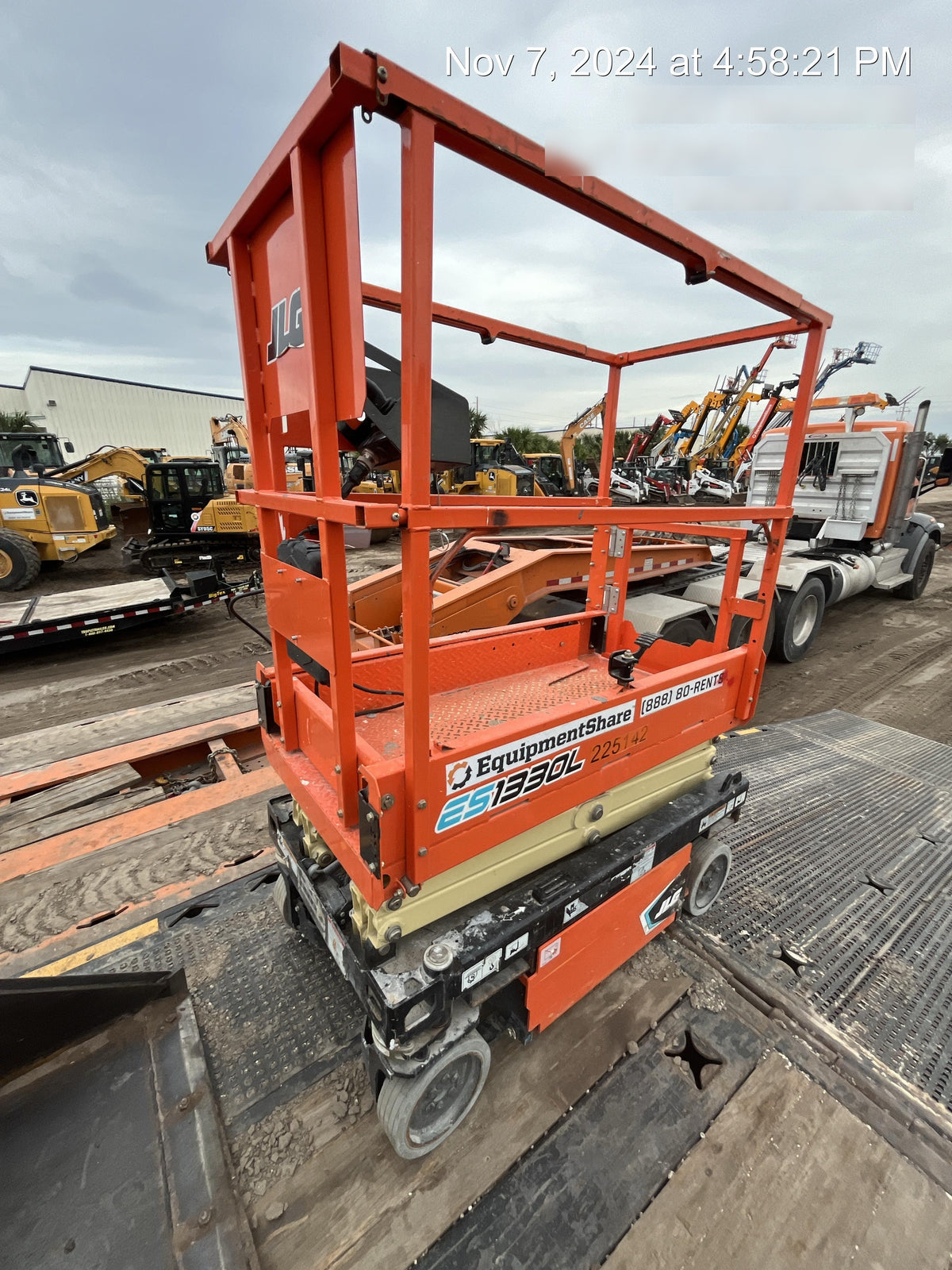 2022 JLG ES1330L