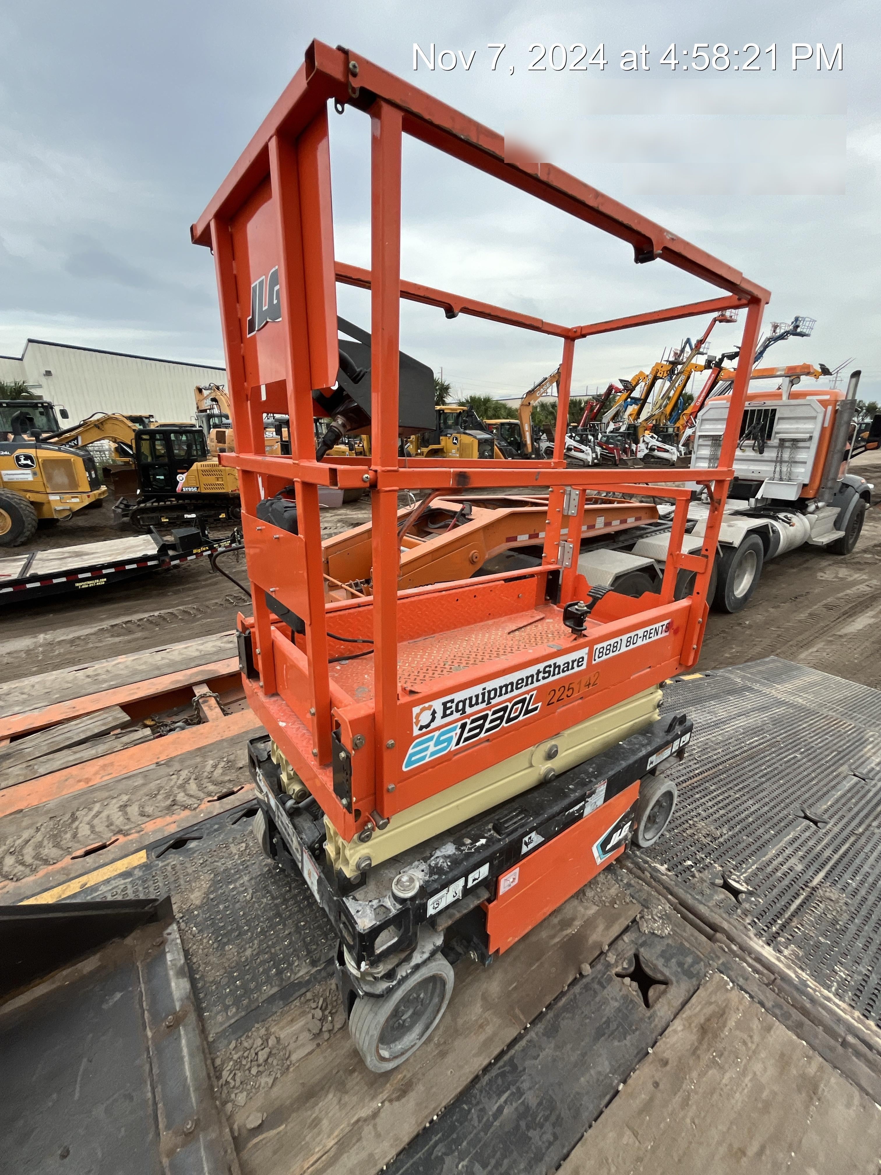 2022 JLG ES1330L