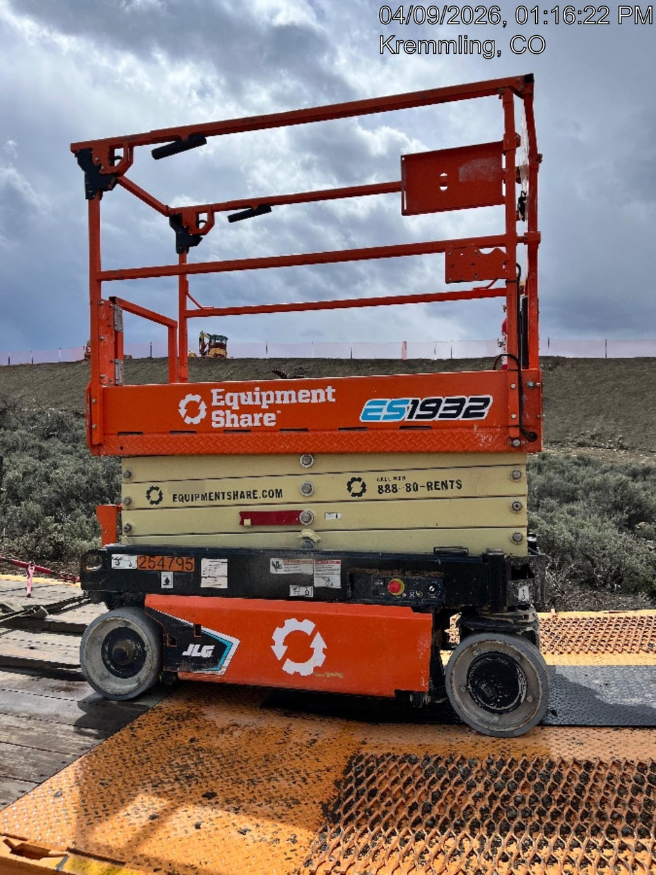 2022 JLG ES1932