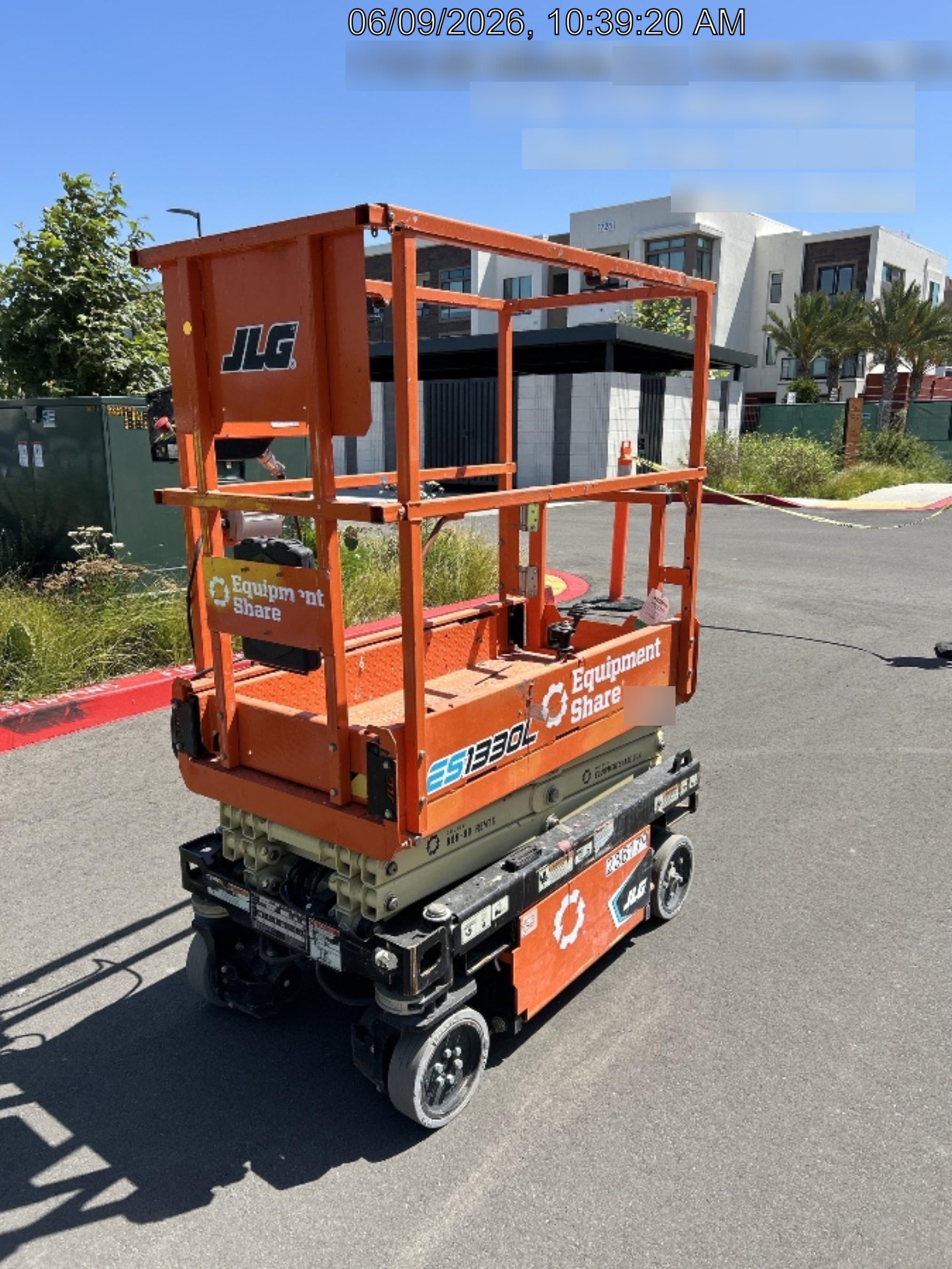 2022 JLG ES1330L