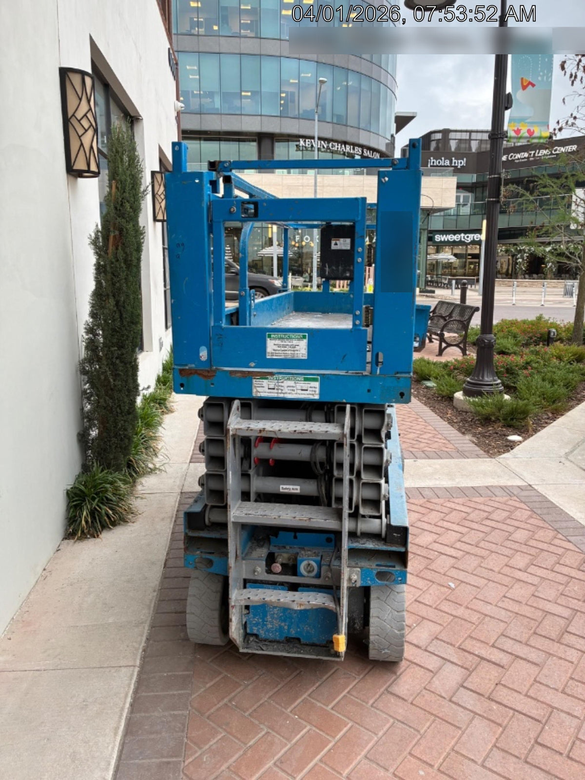 2019 Genie GS-2632 Folding rails with half height swing gate
