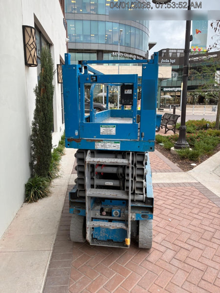 2019 Genie GS-2632 Folding rails with half height swing gate