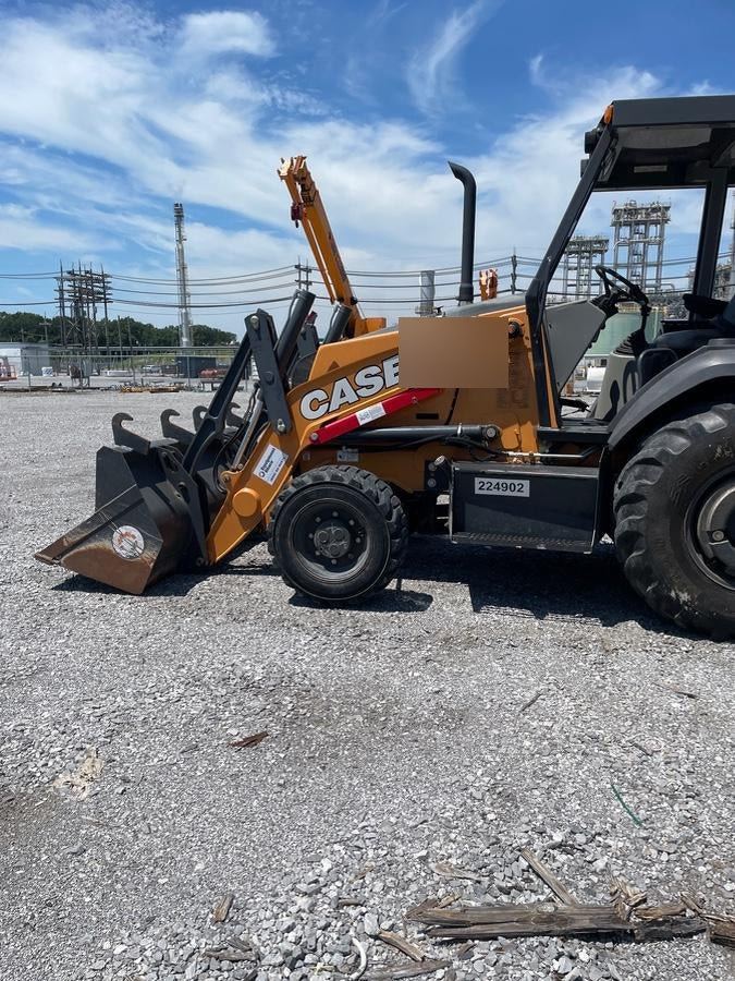 2022 CASE 570N EP
