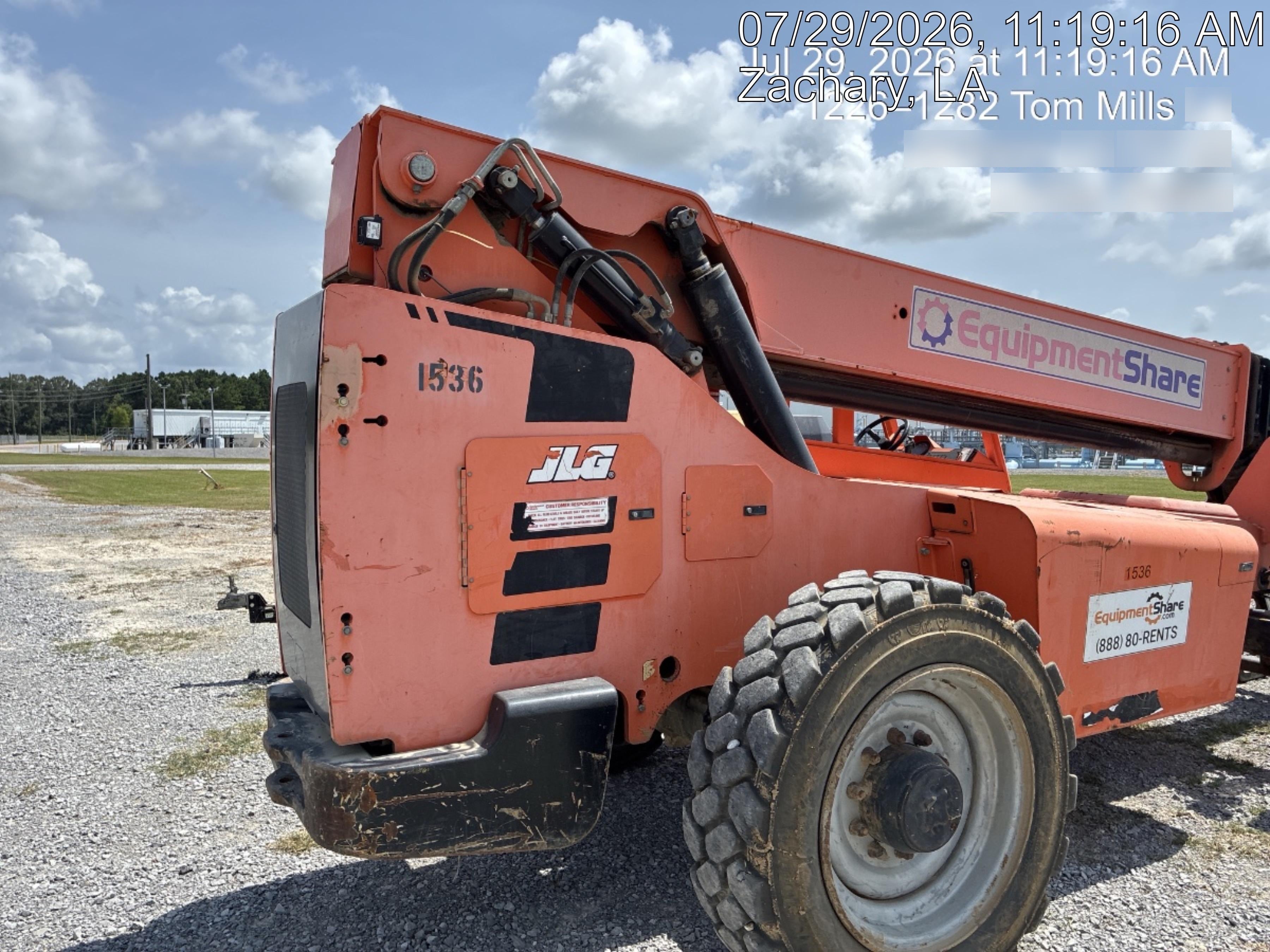 2016 JLG 8042