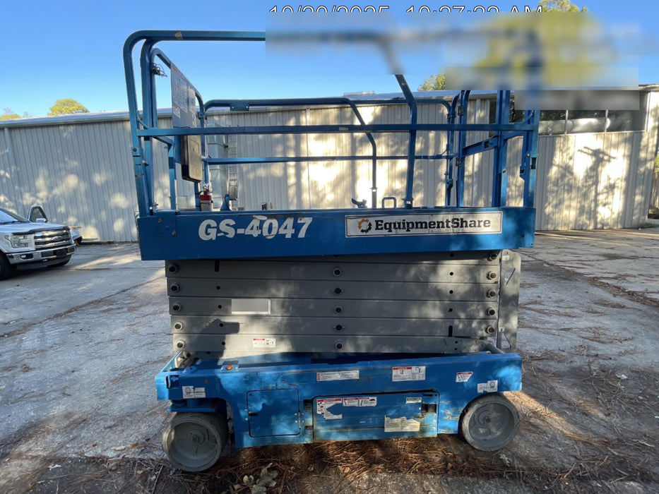 2019 Genie GS-4047 Folding rails with half height swing gate
