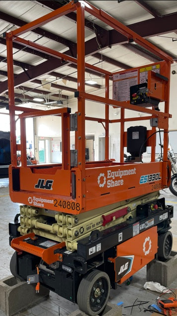 2022 JLG ES1330L