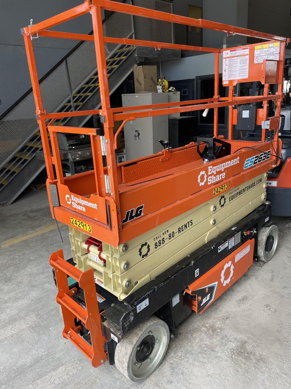 2022 JLG ES2632