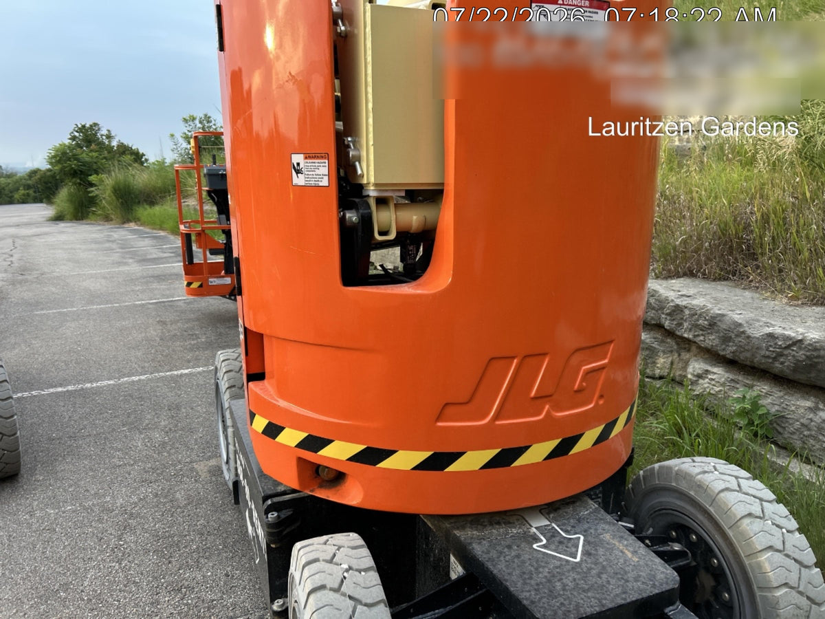 2025 JLG E300AJP