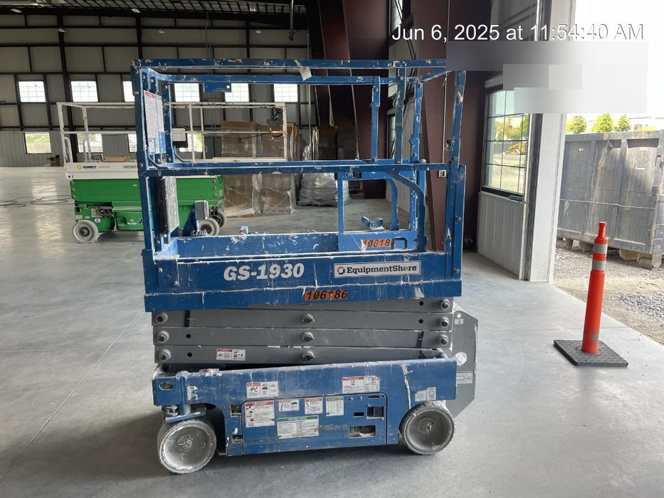 2020 Genie GS-1930 Solid Non Marking Tires, Beacon, Folding rails with half height swing gate, 800W Inverter