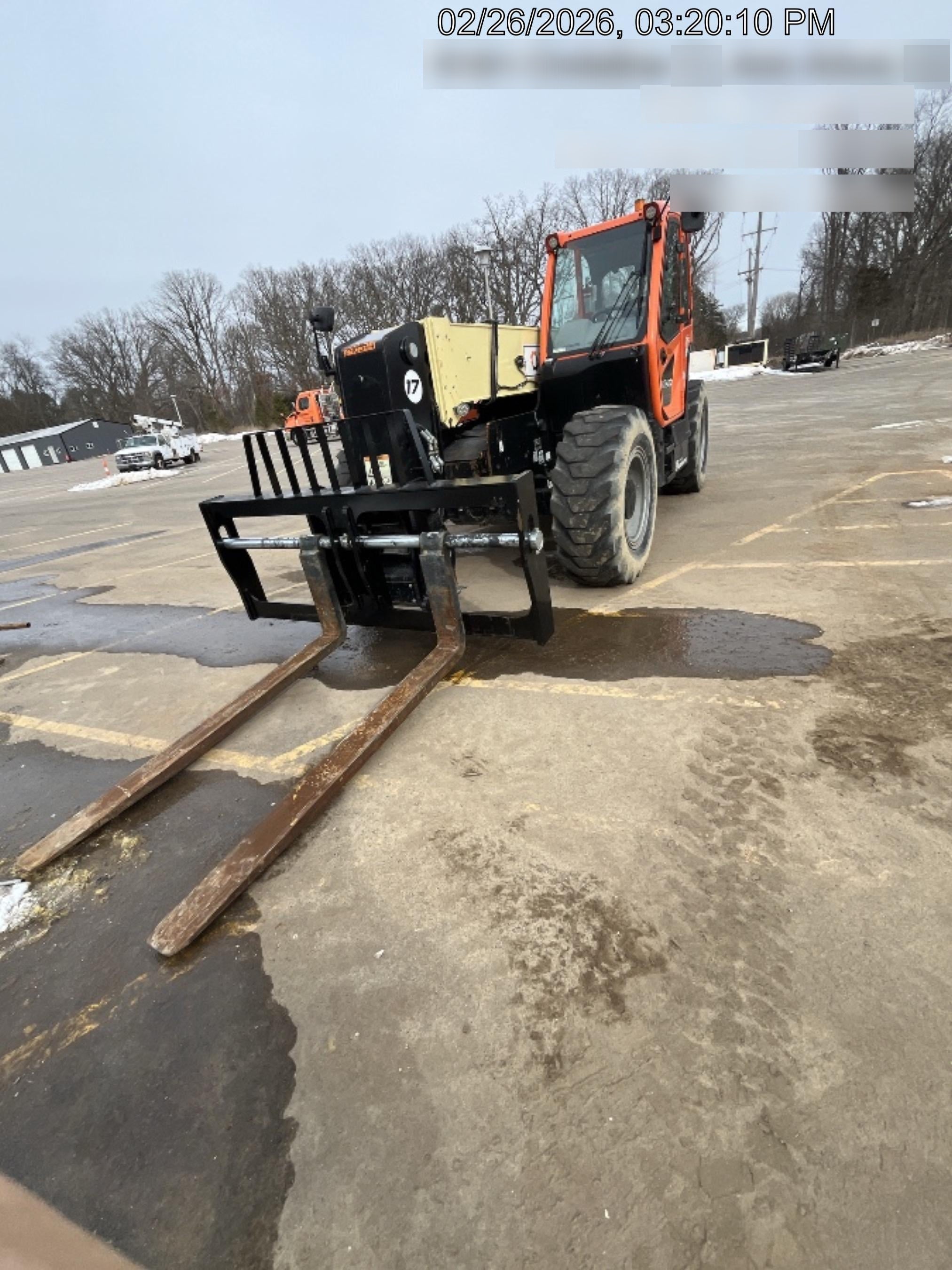 2023 JLG 1732