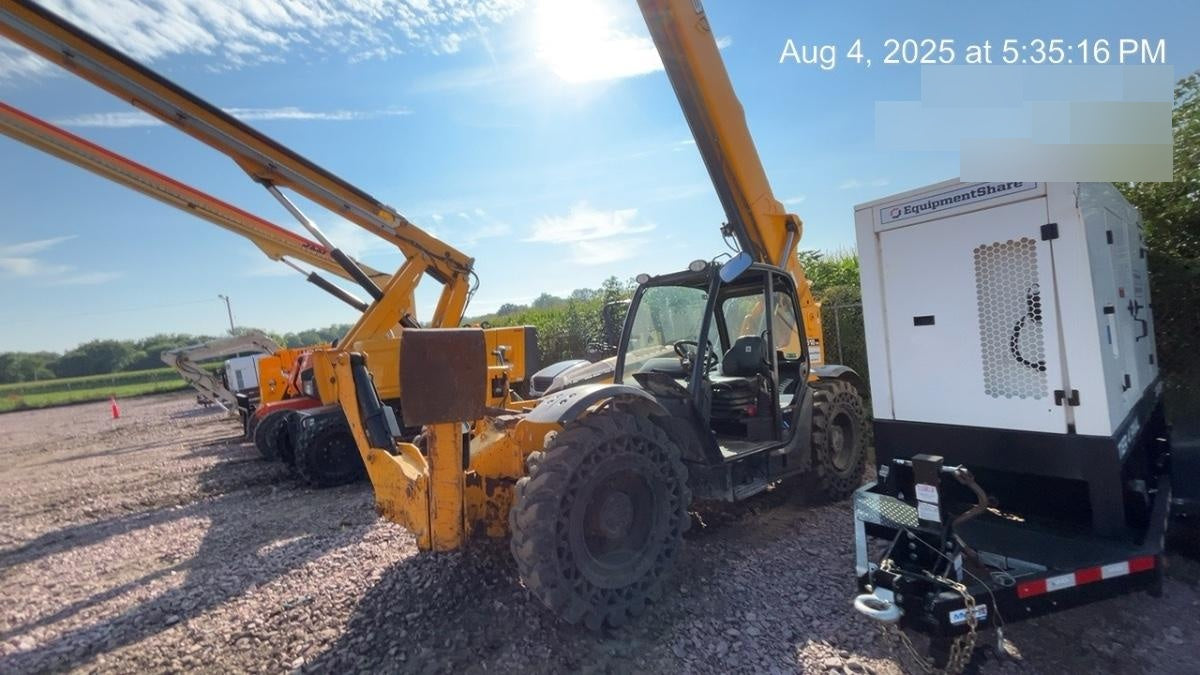 2019 JCB 512-56 Canopy, 109 HP, Solid Tires, STD Worklight, Beacon, Aux Hydraulics, Lifting Eye, Back up Alarm 66" Carriage/60" Forks