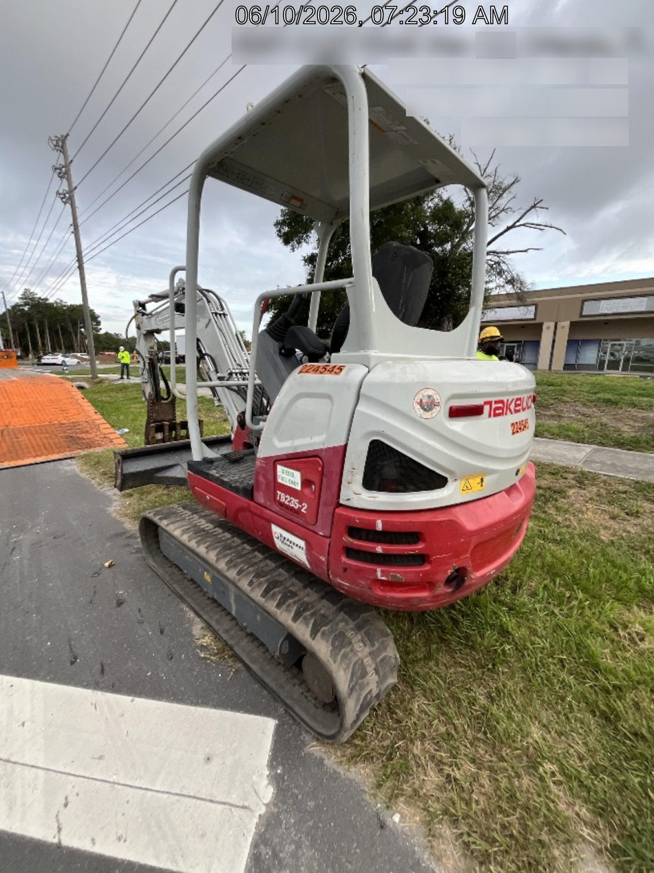 2022 TAKEUCHI TB235-2R