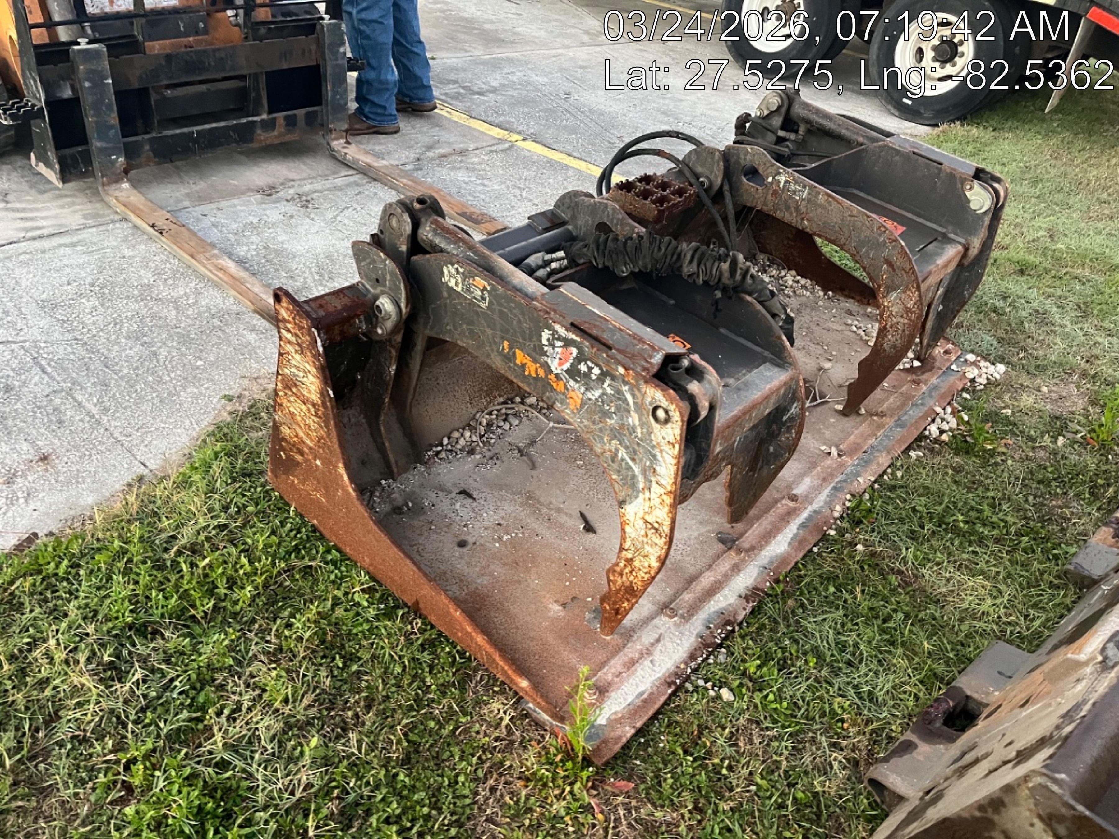 2019 PALADIN 76" Scrap Grapple Bucket - Paladin