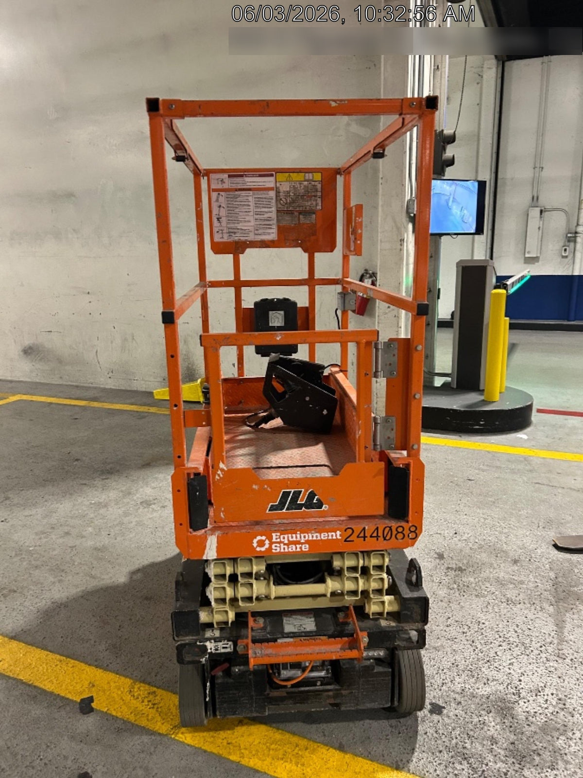 2022 JLG ES1330L