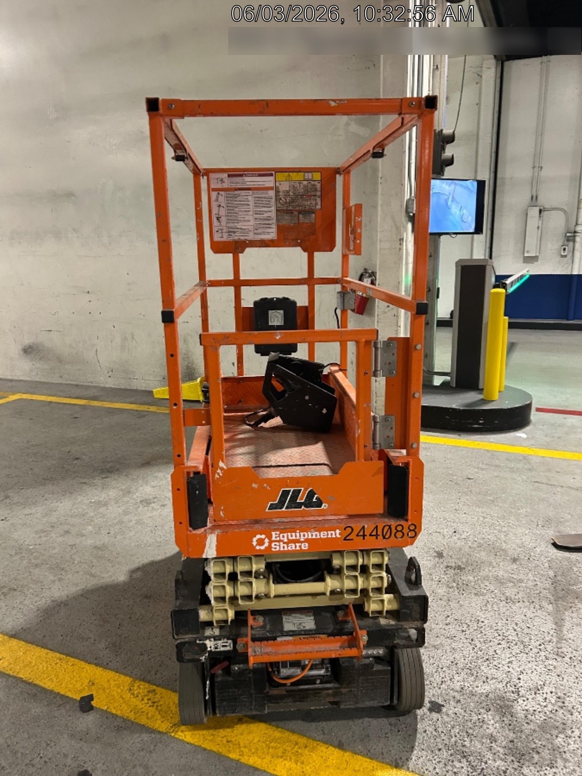 2022 JLG ES1330L